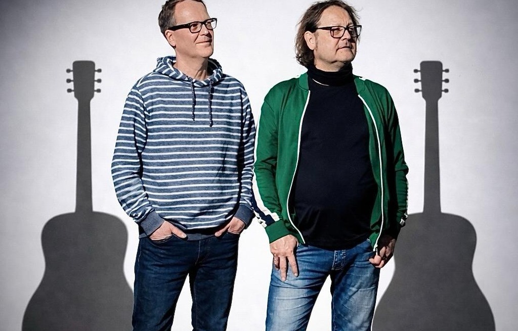 Georg Göbel-Jakobi und Peter Kroll-Ploeger vor Gitarrenschatten